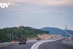 Hối hả thi công cao tốc nối Nha Trang-Sài Gòn những ngày cận Tết Nguyên đán