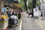 Hiện có Quận 1 đang triển khai thu phí vỉa hè (ảnh: Hà An)