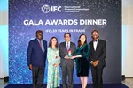 Ông Trần Hoài Nam – Phó Tổng giám đốc HDBank đại diện nhận giải thưởng Vietnam - Outstanding Issuing Bank - Dynamic Growth tại Hội nghị đối tác toàn cầu 2024 do IFC tổ chức tại Barcelona, Tây Ban Nha