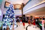 Sheraton Saigon Grand Opera Hotel thắp sáng cây thông Giáng sinh