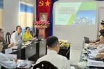 Nhóm nghiên cứu khoa học đang trình bày đề tài nghiên cứu khoa học “Giải pháp cải thiện kiệt sức nghề nghiệp nhân viên y tế khối hồi sức và cấp cứu tại các bệnh viện, trung tâm y tế công lập trên địa bàn tỉnh Sóc Trăng”.