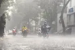 Đợt mưa lớn dữ dội trái mùa miền Trung có gì đặc biệt?