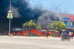 Cháy lớn tại chợ Huế thiêu rụi 7 gian hàng
