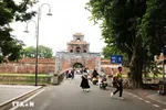 Nhiều du khách tham quan Kinh thành Huế. (Ảnh: Nguyên Lý/TTXVN) 