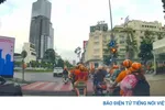 Xử phạt đoàn xe Vespa vượt đèn đỏ ở trung tâm TPHCM