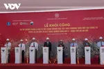 Các đại biểu bấm nút khởi công dự án.