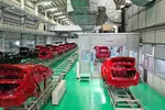 Sản xuất ô tô trong nước. Ảnh: KT