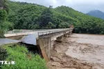 Thanh Hóa: Sập mố cầu Sơn Thủy do bão, 300 hộ dân bị chia cắt