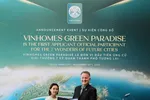 Bà Nguyễn Thu Hằng – Tổng giám đốc CTCP Vinhomes và ông Jean-Paul de la Fuente, Giám đốc New7Wonders - Chủ tịch chiến dịch bầu chọn 7 kỳ quan đô thị tương lai tại buổi trao chứng nhận ứng viên chính thức cho dự án Vinhomes Green Paradise trong cuộc bầu chọn.