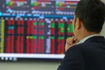 Dòng tiền trở lại trong ngày VN Index giảm sâu