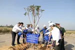 Trưởng Ban Tuyên giáo TW Nguyễn Trọng Nghĩa trồng cây lưu niệm tại Tây Ninh