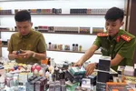 Lực lượng chức năng kiểm tra số thuốc lá điện tử nhập lậu tràn lan trên thị trường nhưng chỉ dừng có mức phạt hành chính vì thiếu khung pháp lý