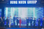 Các đại biểu thực hiện nghi thức bấm nút kỷ niệm 10 năm thành lập chuỗi liên kết De Heus - Hùng Nhơn