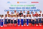 Cần Thơ trao hơn 18.000 nón bảo hiểm cho học sinh lớp 1