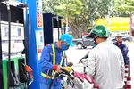 Bán thử nghiệm xăng E10 tại Hà Nội. Ảnh: PHÚC HẬU