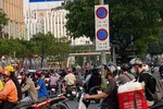TPHCM: Bất tiện vì 390 tuyến đường cấm dừng, cấm đậu
