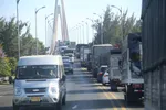 Bến Tre: Cầu Rạch Miễu bắt đầu ùn ứ dòng phương tiện từ Tiền Giang 