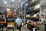 Tạm giữ nhiều lô 'hàng hiệu' bán qua mạng trị giá 700 triệu đồng