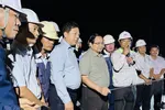 Thủ tướng kiểm tra thi công xuyên đêm cầu Nhơn Trạch