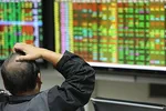 CP liên quan đến ông Trịnh Văn Quyết bị bán tháo,​ VN Index mất cơ hội tái lập mốc 1.300 điểm