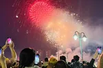 TPHCM: Cận cảnh màn pháo hoa lung linh trong đêm Giao thừa