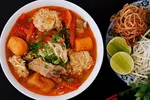  Cây bút ẩm thực nổi tiếng ca ngợi bún riêu Việt Nam có hương vị đầy ấn tượng