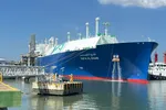 TPHCM: Tàu chở 63.000 tấn LNG cập cảng Thị Vải
