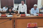 Giám đốc Sở TNMT báo cáo với Đoàn giám sát