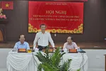 PCT UBND TP Bùi Xuân Cường chủ trì buổi làm việc cùng với Bí thư huyện ủy Trần Văn Khuyên (trái) và Chủ tịch UBND huyện Dương Hồng Thắng