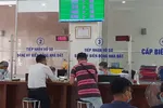 Người dân làm thủ tục đăng ký đất đai tại Gò Vấp