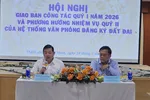 Giám đốc Sở NN-MT Nguyễn Toàn Thắng (trái) và Phó giám đốc Nguyễn Thái Sinh tại hội nghị