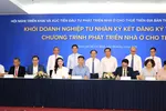 Lãnh đạo UBND TPHCM và Bộ Xây dựng chứng kiến các doanh nghiệp đăng ký xây dựng nhà cho thuê