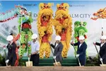 Các đại biểu thực hiện nghi thức khởi công phân khu Palm River