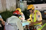 Lực lượng CSGT lập biên bản xử lý một trường hợp vi phạm trong đợt cao điểm