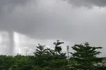 TPHCM oi nóng ban ngày, chiều tối có mưa dông