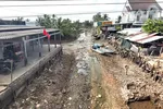 Kênh rạch tại khu vực Trần Văn Thời (tỉnh Cà Mau) bị khô cạn khi hạn hán gay gắt. Ảnh minh họa: TẤN THÁI