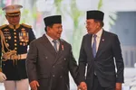 Tổng thống Indonesia Prabowo Subianto (trái) với Thủ tướng Malaysia Anwar Ibrahim (phải) trong cuộc gặp tại Cung điện Merdeka của Jakarta. Ảnh: CNA