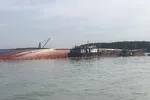 Vụ chìm tàu trên sông Lòng Tàu: Hàng trong các container là thủy sản đông lạnh