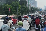 Người dân đổ về quê, nhiều tuyến cửa ngõ TPHCM ùn ứ