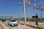 Nhiều bất cập trong những ngày đầu thu phí đường cao tốc Vĩnh Hảo - Phan Thiết và Phan Thiết - Dầu Giây. Ảnh: TIẾN THẮNG