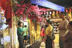 Du khách thích thú trải nghiệm không gian 'Hà Nội thời bao cấp'