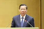 Chủ nhiệm Ủy ban Kinh tế và Tài chính của Quốc hội Phan Văn Mãi trình bày báo cáo thẩm tra, sáng 17-10. Ảnh QUANG PHÚC