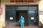 Chung cư Hồ Gươm phải phong tỏa do liên quan đến Giám đốc Handico. Ảnh: Zing
