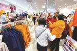 Các hãng thời trang nội địa đang phải cạnh tranh quyết liệt với nhiều thương hiệu nước ngoài.