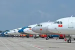 Máy bay xếp hàng ở sân bay quốc tế Tân Sơn Nhất trong tháng 6-2021, do nhu cầu đi lại bằng đường hàng không đứng vì dịch Covid-19. Ảnh: Dân trí