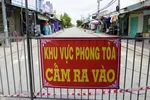 Thiết kế những chính sách, cách làm nhân văn, thấu hiểu mới nhận được sự đồng lòng, chia sẻ, nhanh chóng vượt qua nỗi đau dịch bệnh. Ảnh: Báo Nhân dân