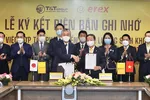 Chủ tịch HĐQT kiêm Tổng Giám đốc Tập đoàn T&T Group Đỗ Quang Hiển và Chủ tịch HĐQT kiêm Tổng Giám đốc Tập đoàn EREX Honna Hitoshi ký biên bản ghi nhớ hợp tác trong lĩnh vực năng lượng sinh khối tại Việt Nam.