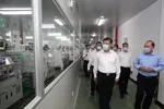  Chủ tịch Trung Quốc Tập Cận Bình đến thăm một công ty sản xuất thiết bị điện tử ở Triều Châu, Quảng Đông, hôm 12-10 trong chuyến công du cấp cao tới tỉnh miền Nam. Ảnh: Xinhua