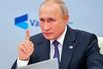 Tổng thống Nga Vladimir Putin cử chỉ khi phát biểu tại cuộc họp thường niên của Câu lạc bộ Thảo luận Valdai thông qua hội nghị truyền hình tại dinh thự Novo-Ogaryovo bên ngoài thủ đô Moscow, Nga, Thứ Năm, ngày 22 tháng 10 năm 2020. (Alexei Druzhinin, Sput