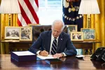Tổng thống Biden ký thành luật gói cứu trợ 1,9 nghìn tỷ USD